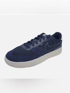 Nike Low Top Sneaker — Navy Blue & White